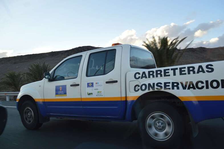 Imagen de archivo de un vehículo del Servicio de Mantenimiento de Carreteras (Foto TA)